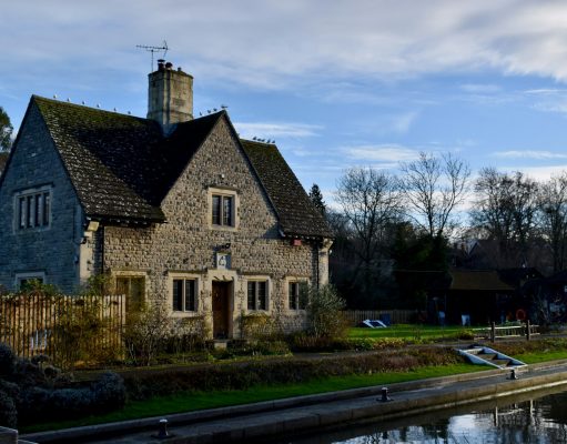 Buying a New House Before Selling Your Current One in Chesterfield